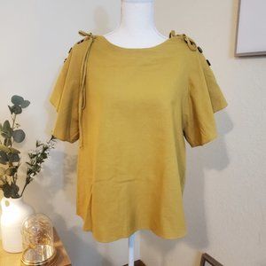 🌻Lipslide mustard color top! Size Medium.